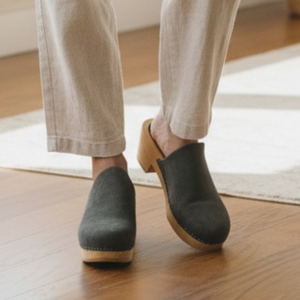 -Rag & Co. DARCIE Gray Suede Clogs Women's Size 5 NWT-